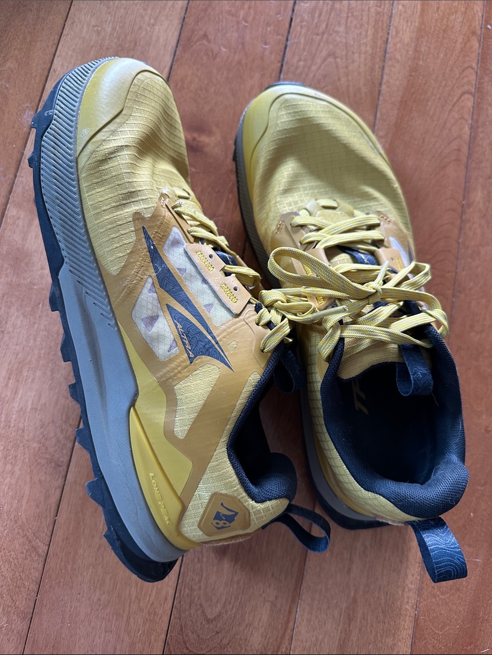 Altra Lone Peak 8 Men’s wide toe box trail running shoes size 9